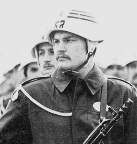 Hungarian M70 MP Traffic Helmet w/ Insignia