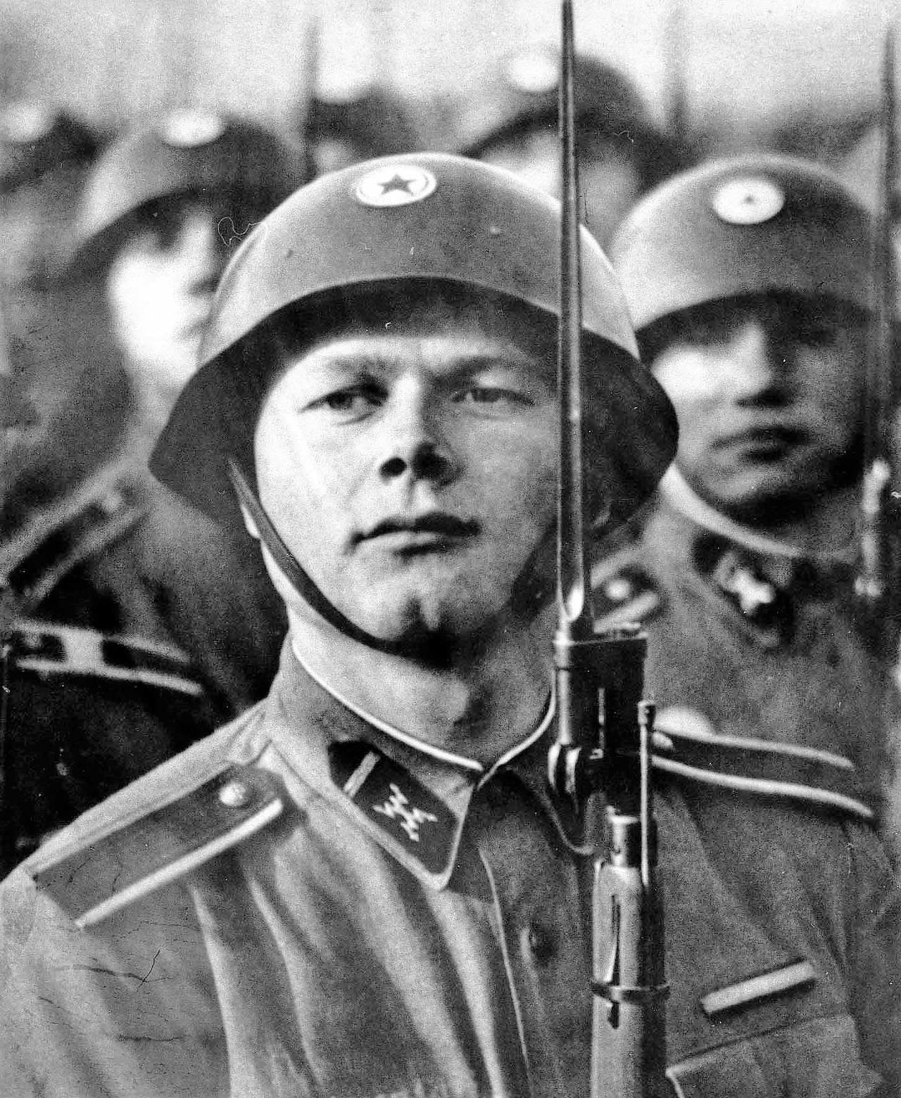 Hungarian M50 Star Parade Helmet